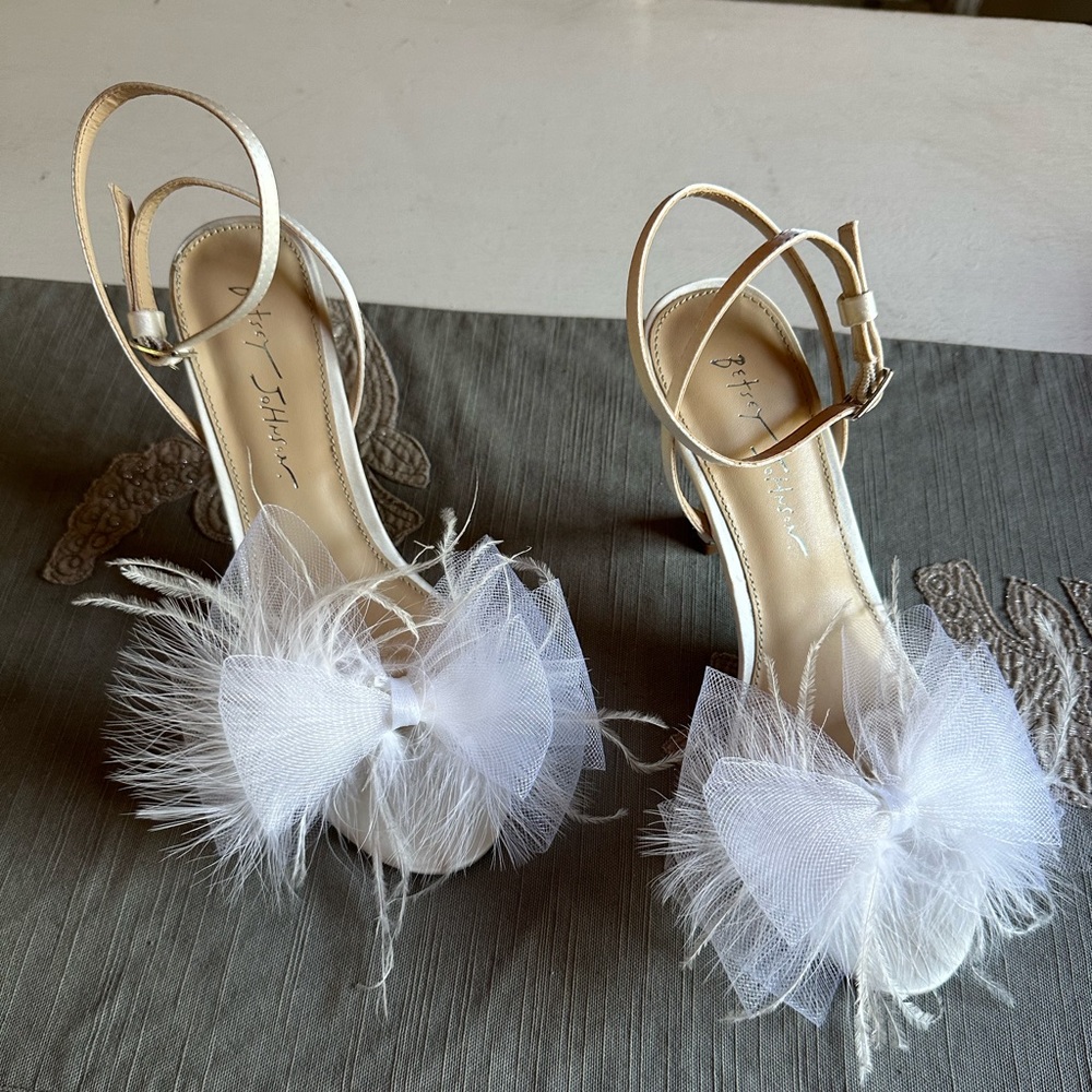 Betsey Johnson - Lylla Ivory Satin Bow Feather Heel
